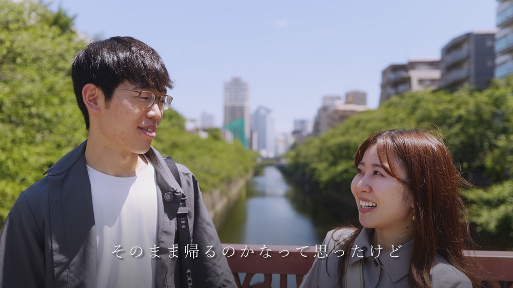 目黒川でのプロフィールムービーのインタビュー撮影風景