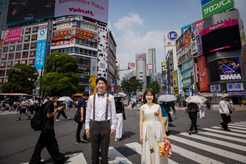渋谷スクランブル交差点でのフォトウェディング