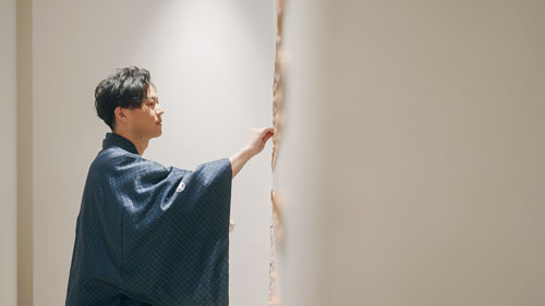 IWAIOMOTESANDOで新郎の手紙投函シーン